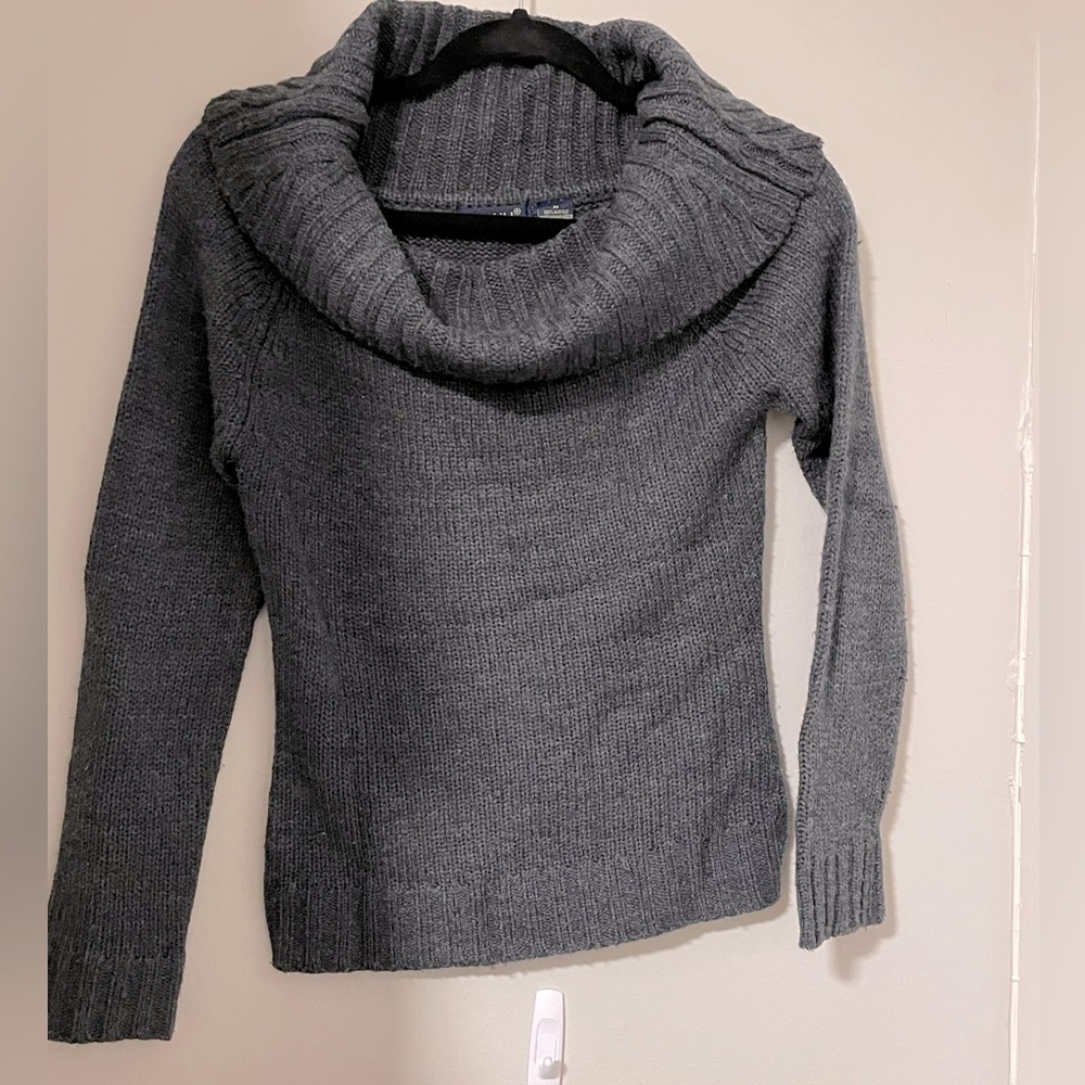 Gray ribbed cowl neck sweater in gray. Size M